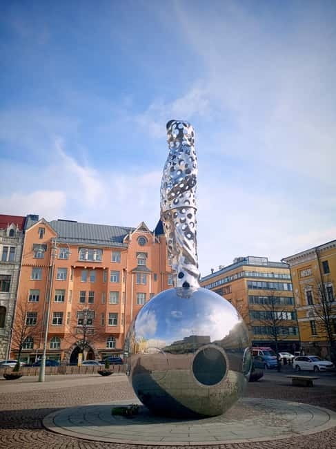 Hidden gems: The south Helsinki walk - Starting Point at Kasarmitori Square