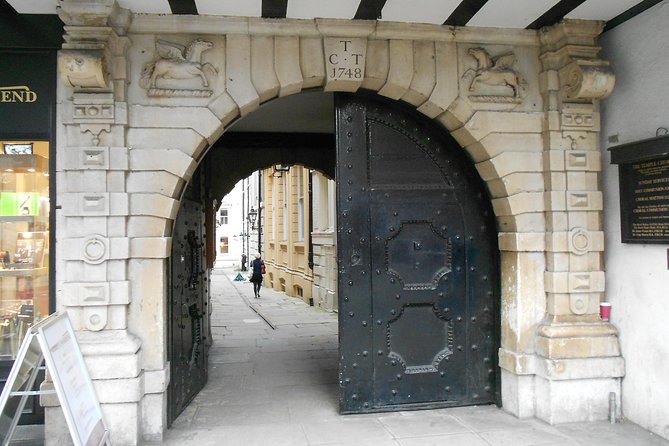 Hidden London Walking Tour - Starting Point at Temple Station in Central London