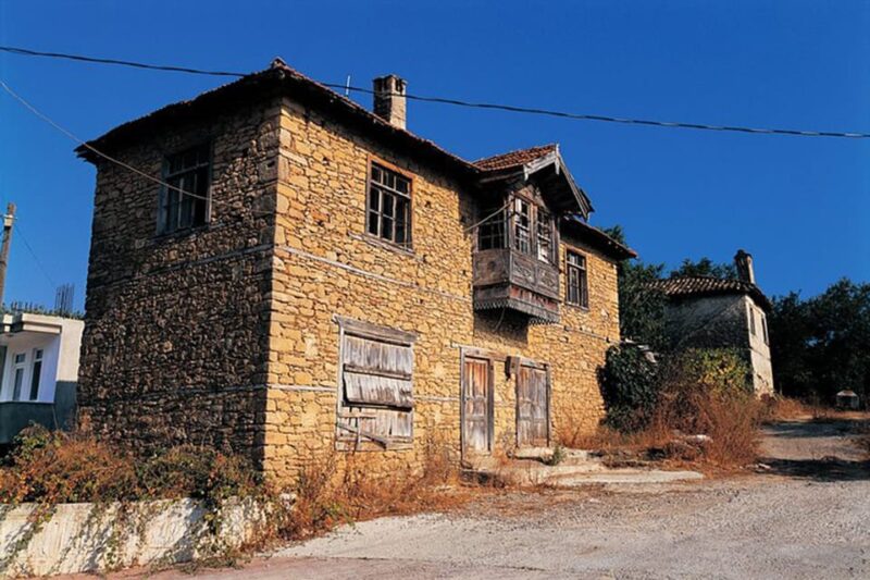 Hidden Paradise Combo Green Lake With Lunch & Boat - Green Lake and Its 1-Hour Boat Tour: Calm Waters and Scenic Views