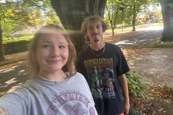 Hidden Southeast Portland: Enchanting Stroll Exploration Game - Stroll Through the East Rose Garden’s Vibrant Blooms