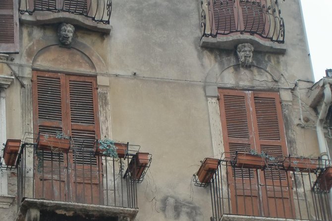 Hidden Verona & Jewish District -3 hour private walking tour - Remembering the Victims at Piazza Brà