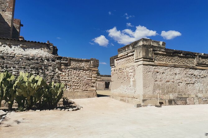 Hierve el Agua Guided Full Day Tour in Oaxaca - Learning About Traditional Textile Crafts in Teotitlán del Valle