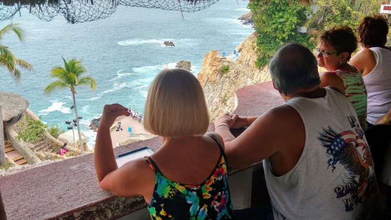 *High Cliff Diver Show & Round Trip Transportation - Key Points