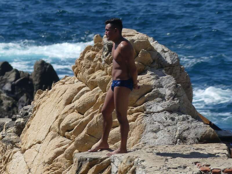 *High Cliff Diver Show & Round Trip Transportation - Flexibility and Booking Options