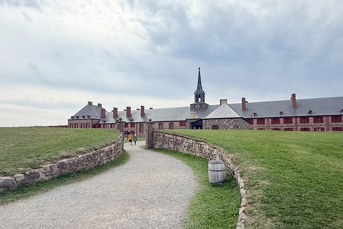 Highland Tours: Louisbourg Fortress and Lighthouse Tour - Discover Louisbourg Fortress and Lighthouse on a 4.5-Hour Tour from Sydney, Canada