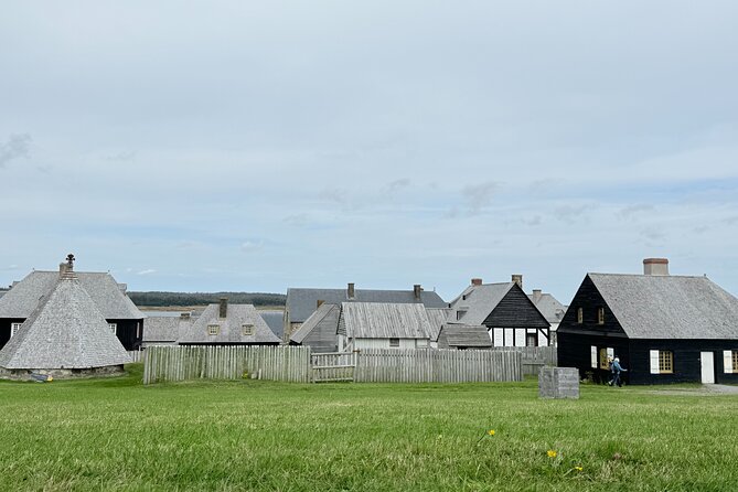 Highland Tours: Louisbourg Fortress and Lighthouse Tour - Visiting the Louisbourg Lighthouse: Coastal Views and Historic Ruins