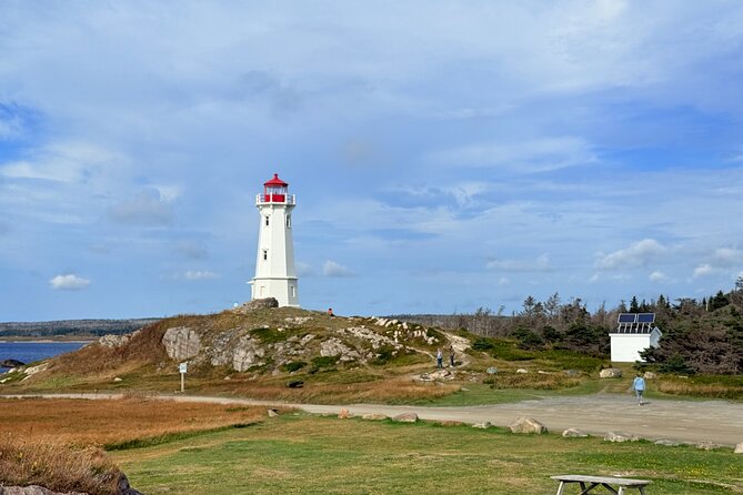 Highland Tours: Louisbourg Fortress and Lighthouse Tour - Convenience and Accessibility: Meeting Points and Group Size