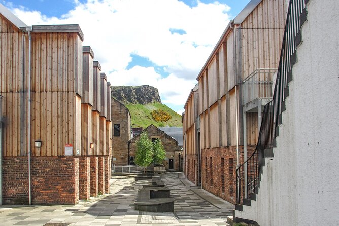 Highlights from Edinburghs Old Town: A Self-Guided Audio Tour - Discovering Gladstone’s Land and Riddles Court