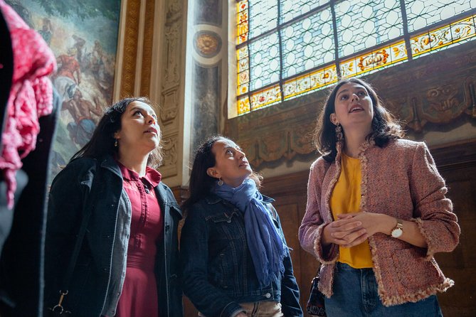 Highlights & Hidden Gems of Ile de Cité & the Left Bank: Private City Tour - The Local Snack or Drink: A Tasty Touch