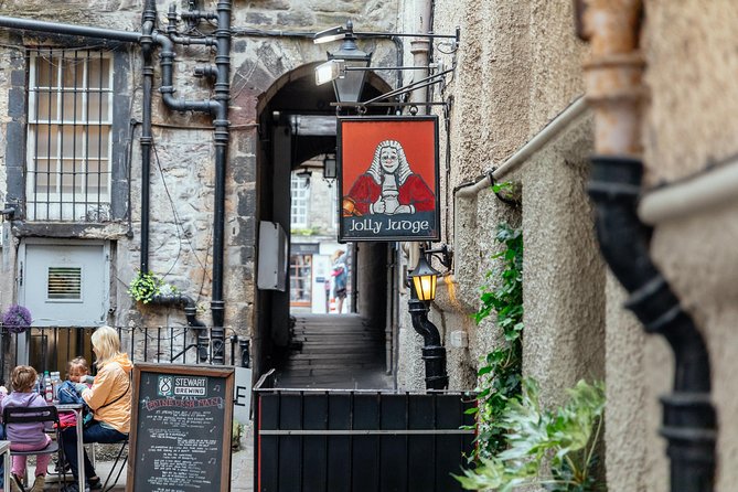 Highlights & Hidden Gems With Locals: Best of Edinburgh Private Tour - Engaging Storytelling and Local Insights