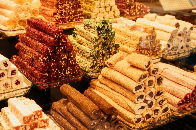 Highlights & Hidden Gems With Locals: Best of Istanbul Private Tour - The Guide’s Role and Local Insights