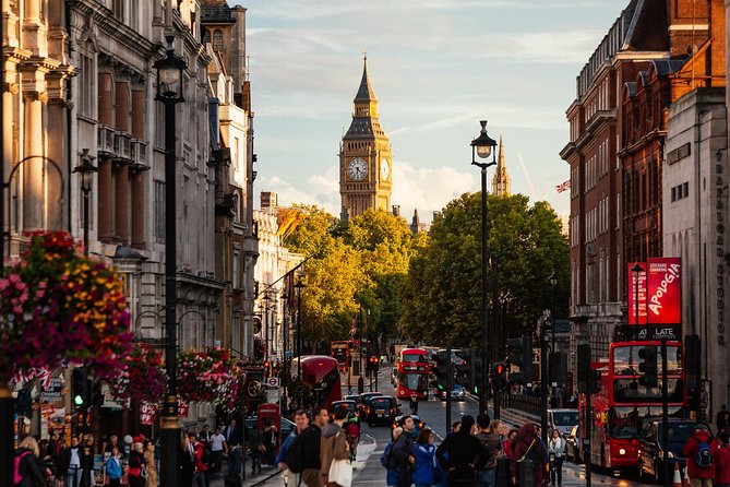 Highlights & Hidden Gems With Locals: Best of London Private Tour - Exploring Trafalgar Square and St. Martin-in-the-Fields