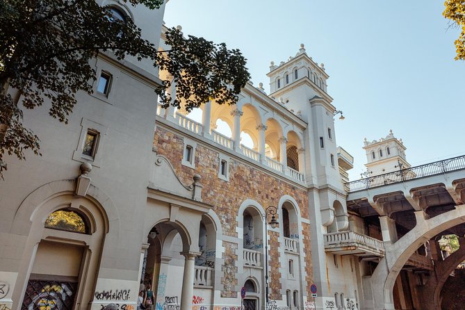 Highlights & Hidden Gems With Locals: Best of Warsaw Private Tour - Krakowskie Przedmiescie and the Presidential Palace