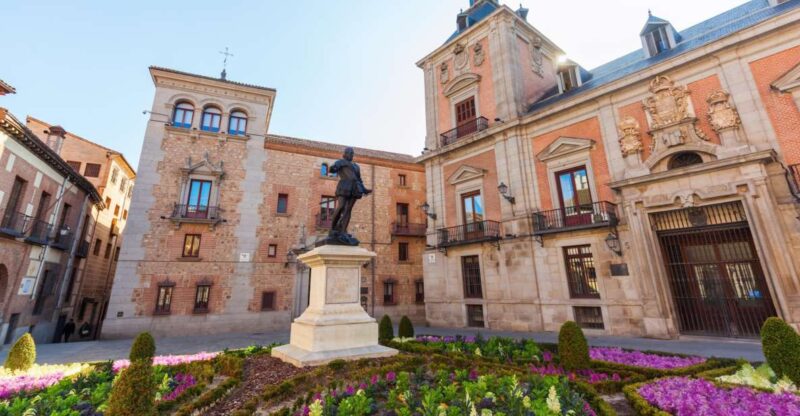 Highlights of Madrid: Walking Tour with Private Guide - The Final Stop: Tapas and Refreshments