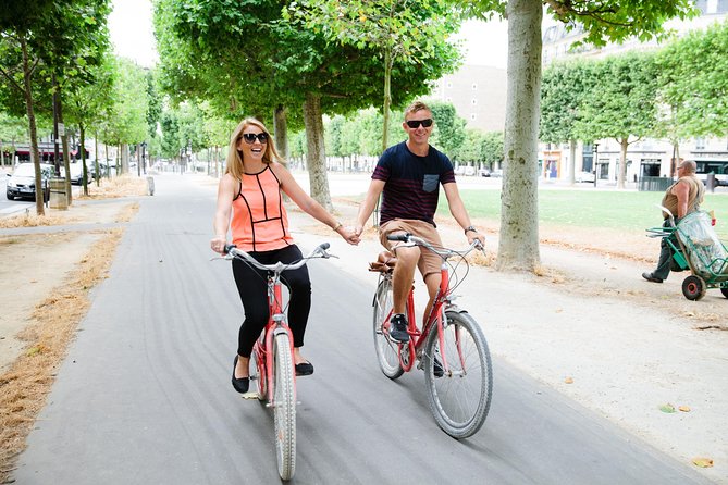 Highlights of Paris Bike Tour with a Local Guide - Stops Along the Route: Iconic Landmarks and Scenic Spots