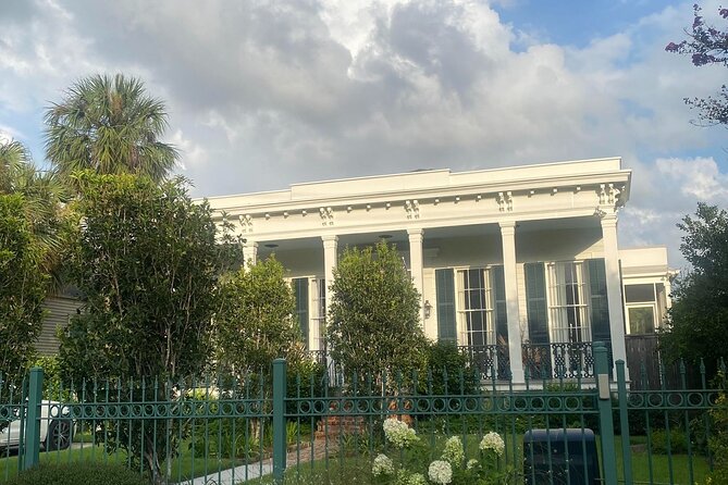 Highlights of the New Orleans Carrollton Neighborhood - Portraying the Lives of Riverboat Captains and Local Heroes