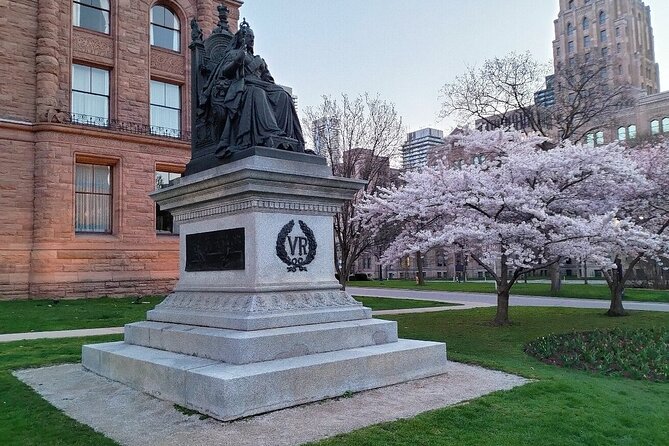 Highlights of Toronto city tour with private transfers - Relaxing at Toronto Harbour