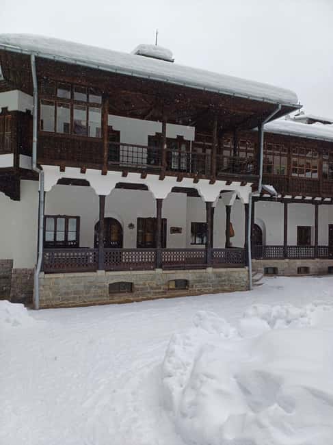 Hike and Sled in Borovets & Visit the Royal Bistritsa Palace - Key Points
