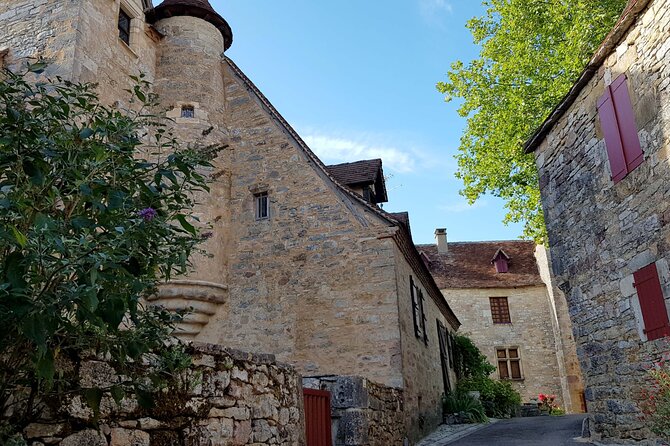 Hike to discover the most beautiful villages of France of the Dordogne valley : Loubressac and Autoire - Visiting the Château des Anglais: A Historic Fortress