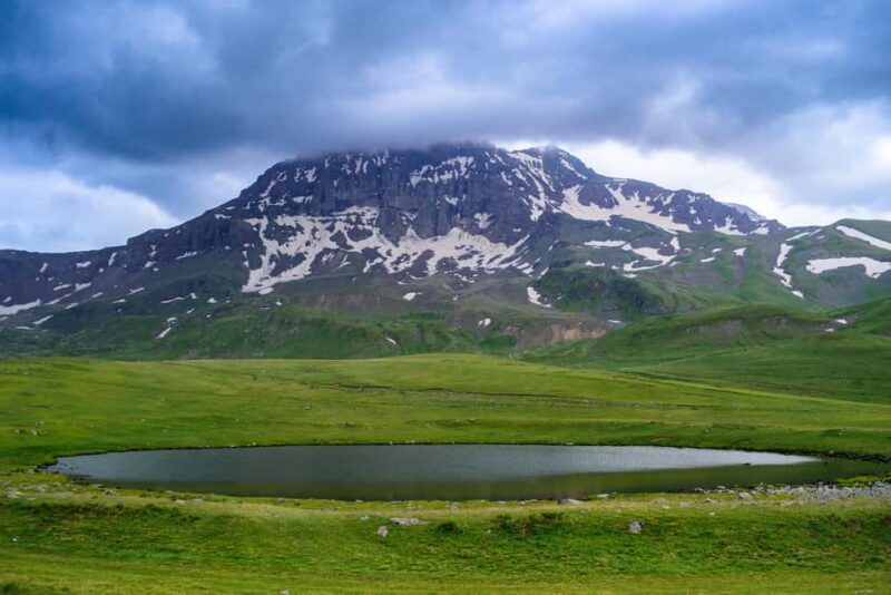 Hike to Rapi Lake and Aragats Northern Wall - Encountering Local Shepherds in Armenia’s High Mountains