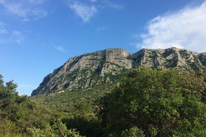 Hike to the top of "Pic Saint Loup", wine & food - Personalities and Expertise of the Guides