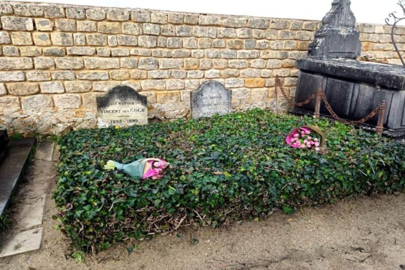 Hiking Adventure in Van Gogh's footsteps (6 miles walk) - The Guide: Knowledgeable and Passionate Storyteller