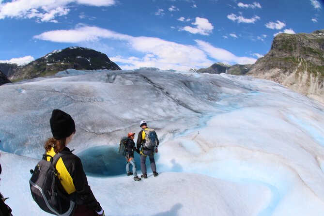 Hiking and Kayaking Experience on Tunsbergdalsbreen - Key Points