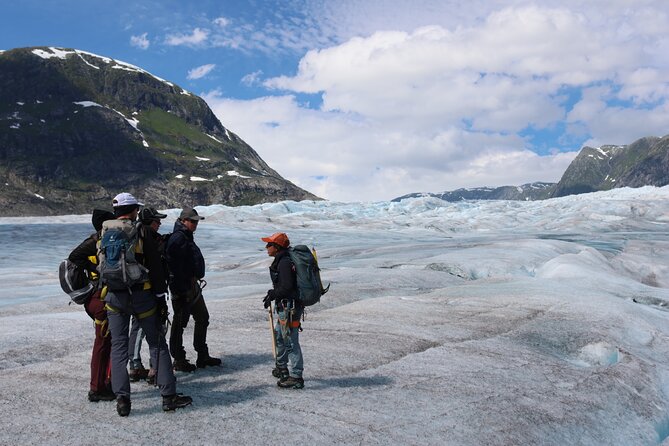 Hiking and Kayaking Experience on Tunsbergdalsbreen - Physical Fitness and Accessibility