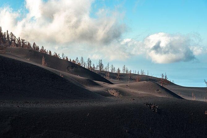 Hiking Route Visit to the New Volcano of La Palma - Closeness to the Craters: From 400 Meters to 1 Meter