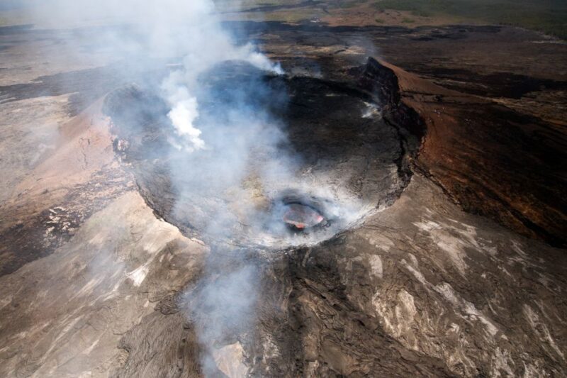 Hilo: Hawaii Volcanoes National Park Flight - The Experience of the Pilot and Crew