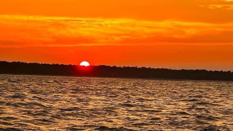 Hilton Head Island: Sunset Dolphin Watching Tour - The Shoreline Landmarks: Harbour Town Lighthouse and Daufuskie Island