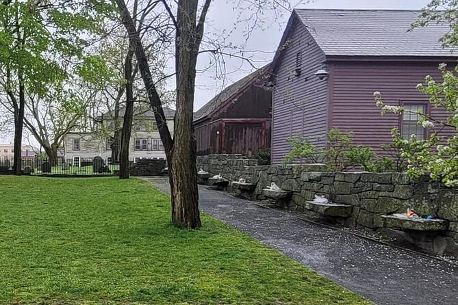 Historian's Guide to the Salem Witch Trials - The Role of a Witchcraft-Expert Guide