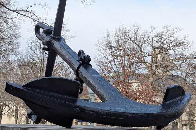 Historic Annapolis Walking Tour - Small Group Guided Tour - Viewing the Historic Shiplap House and the Kunta Kinte - Alex Haley Memorial