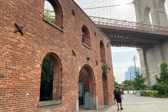 Historic Brooklyn Heights and Trendy Dumbo - Starting at Brooklyn Borough Hall, the Gateway to Brooklyn’s Story