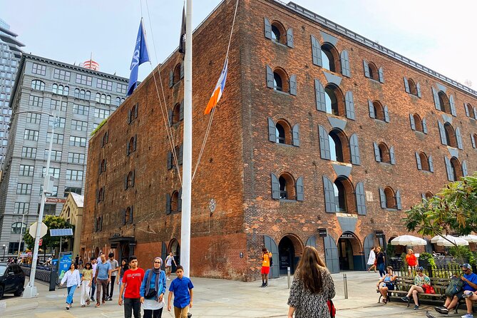 Historic Brooklyn Heights and Trendy Dumbo - DUMBO: Creative District and Signature Bridges