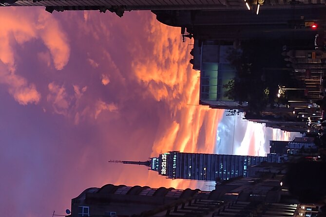 Historic center walking tour through time and space - Admiring the House of Tiles