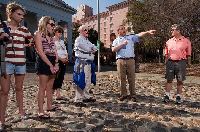 Historic Charleston Walking Tour: Rainbow Row, Churches, and More - Waterfront Battery and Fort Sumter Views
