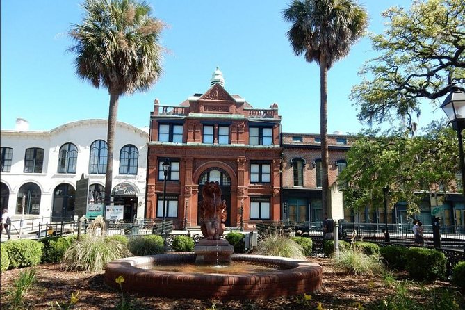Historic Homes of Savannah Guided Walking Tour - The Guide’s Expertise and Storytelling Style