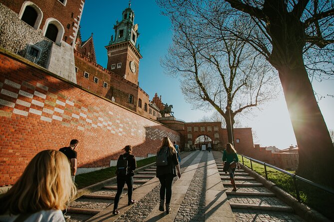 Historic Krakow : Old Town & Wawel Castle Walking tour - Highlights of St. Mary’s Basilica and Market Square