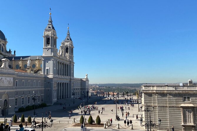 Historic Madrid, a walk through the Austrias neighborhood - Exploring Plaza de la Villa and Its Architectural Heritage