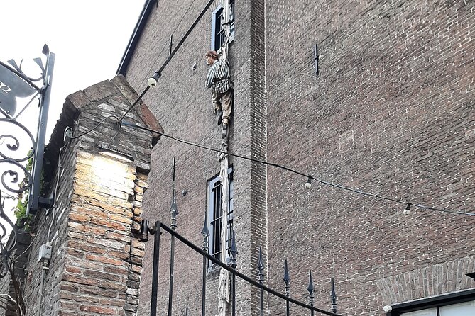 Historic Outdoor Escape in Deventer - Puzzles, Questions, and Search Elements