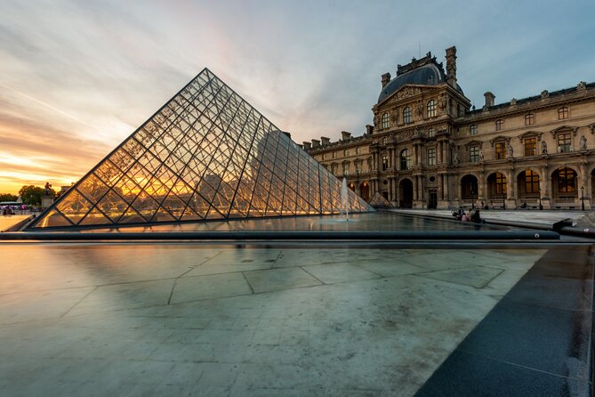 Historic Paris: Exclusive Private Tour with a Local Expert - Key Points