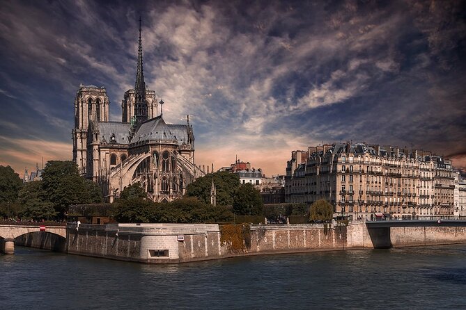 Historic Paris Walking Tour - Exploring Parisian Landmarks: The Stops and Their Significance