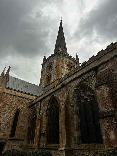 Historic Walk Around Stratford Upon Avon - Tustins Tours - The Atmosphere of Henley Street and Its Historic Charm