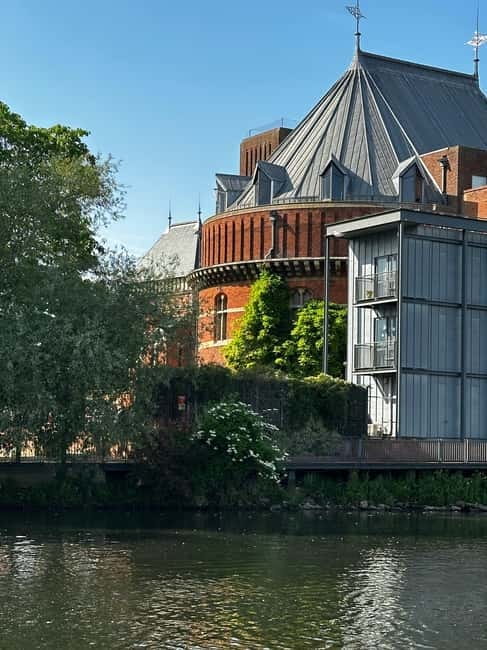 Historic Walk Around Stratford Upon Avon - Tustins Tours - Engaging Stories and Knowledgeable Guides Lead the Way