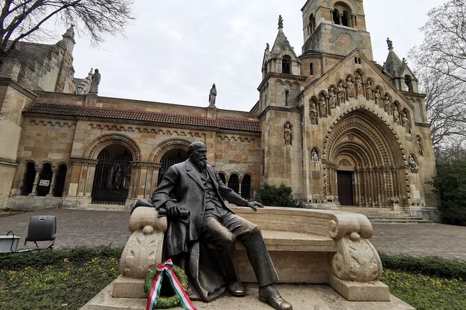 Historical and Cultural Guided Tour of Budapest - St. Stephens Basilica and the Holy Right Hand