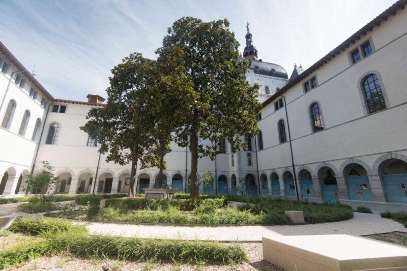 Historical and naughty tour of Lyon in french - Key Points