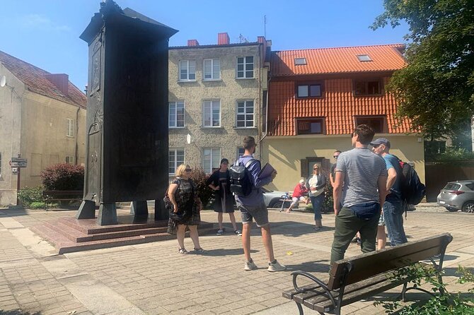 Historical Klaipeda Old Town Tour In the Lost City of Memel - Narrow Streets and the Sculpture "Tower" in Kepj gatv