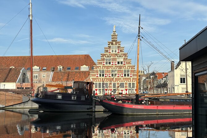 Historical Private Tour of Delft and Leiden including Transfer - Exploring Delft’s Central Square and Architectural Gems