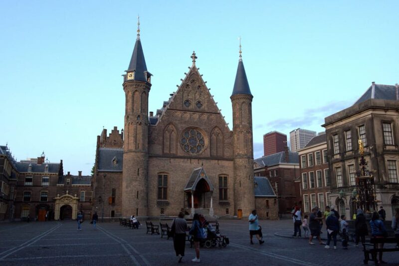 Historical Tour of The Hague - From the City Center to Noordeinde Palace